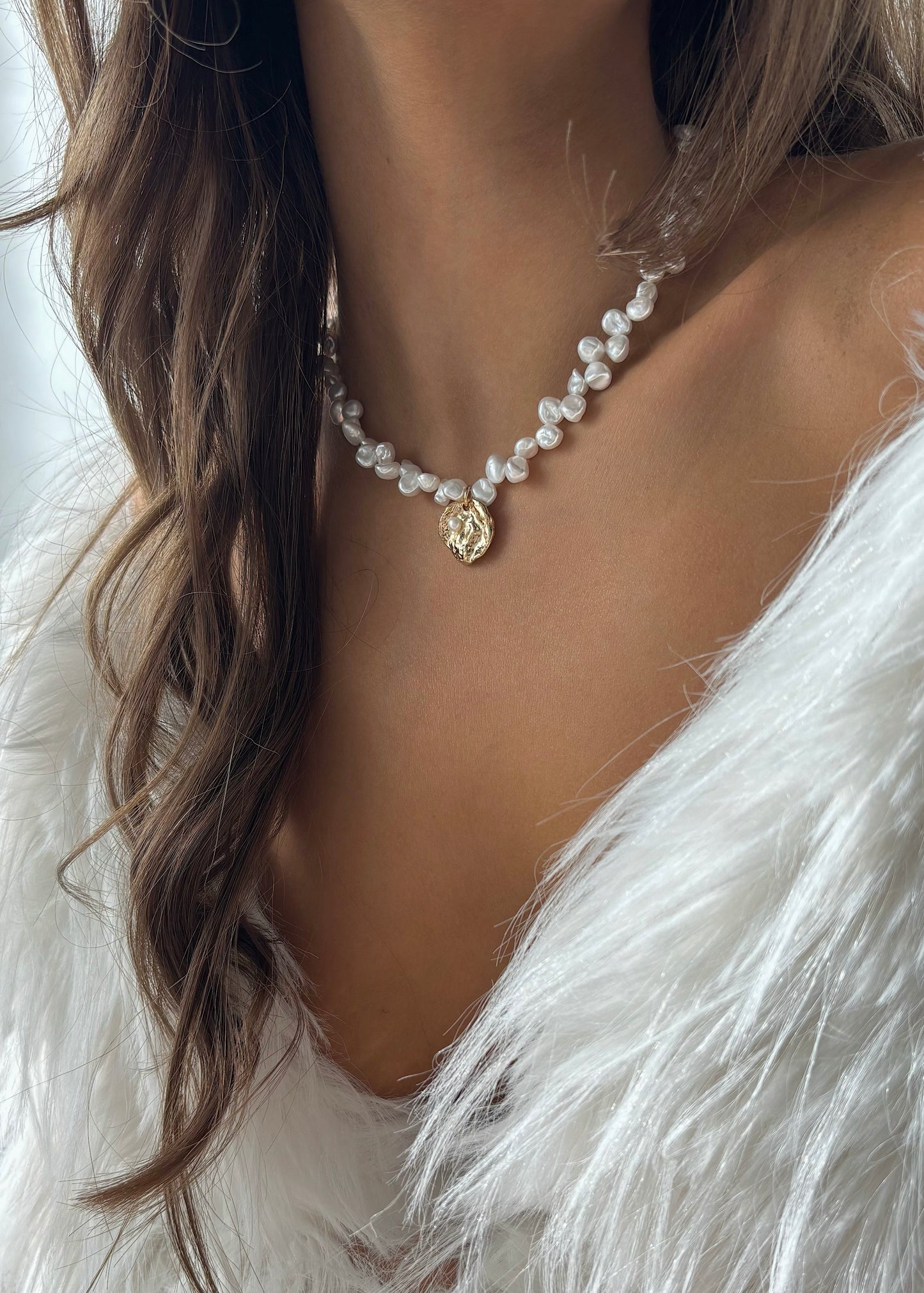 Luna pearl necklace with pendant