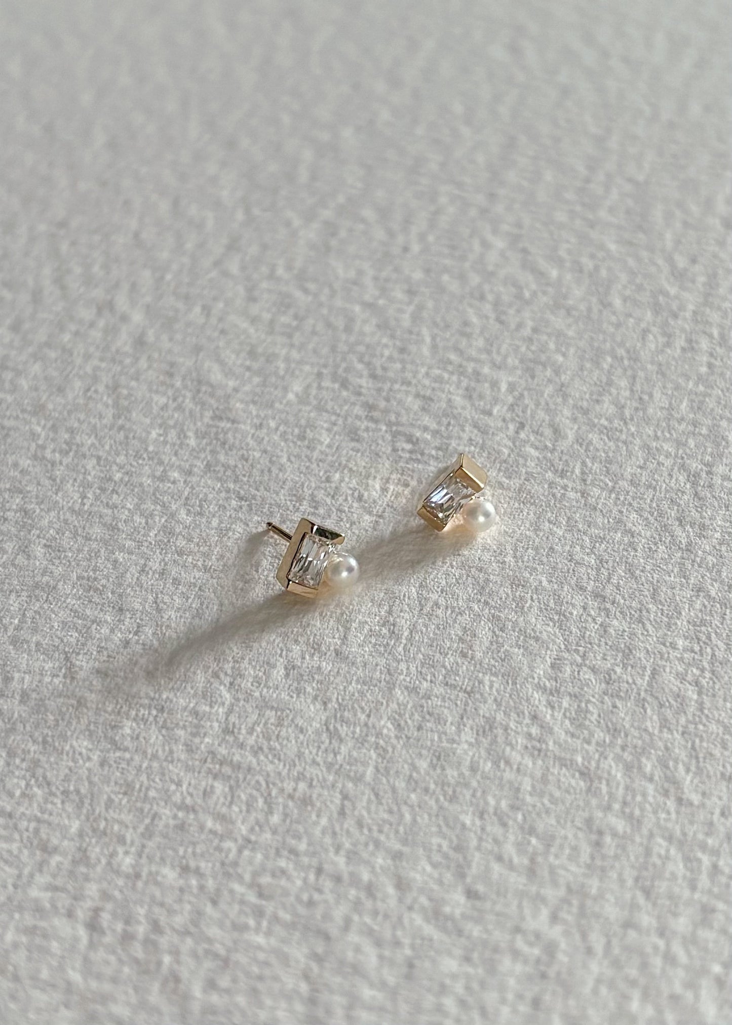 Baguette studs earrings