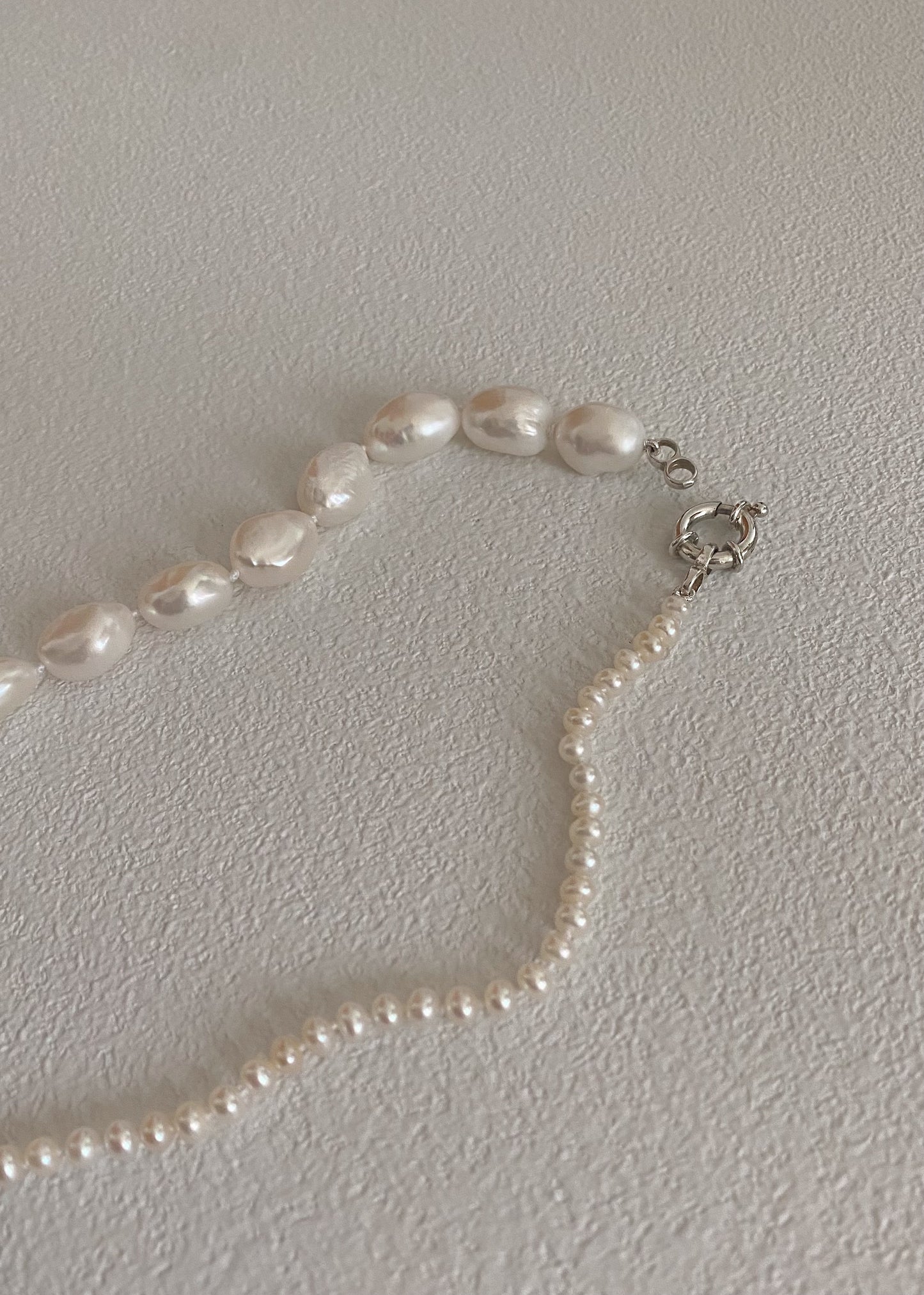 Amor pearl necklace