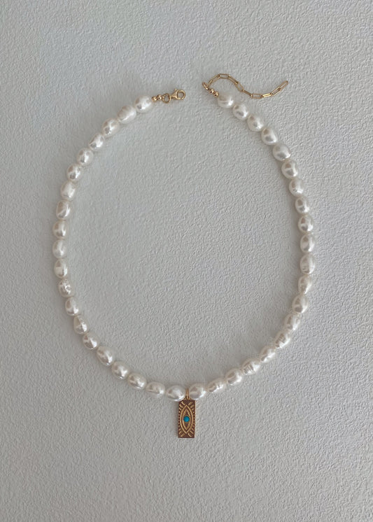 Oia pearl necklace