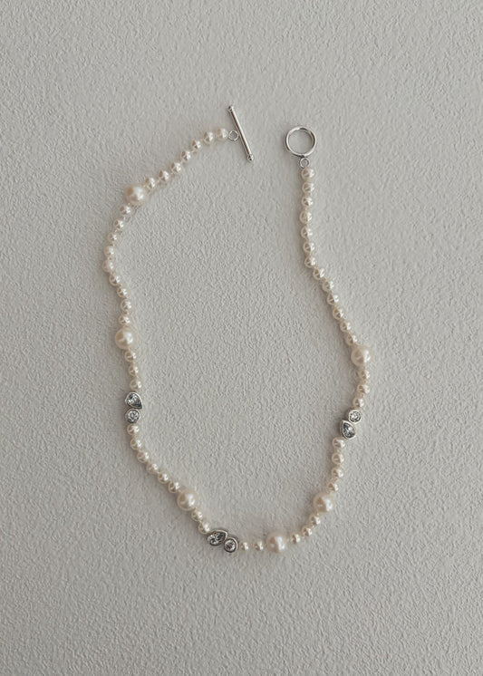 Flora pearl necklace