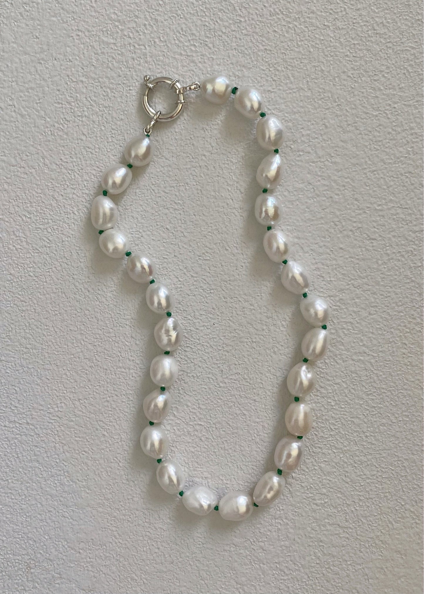 Escape pearl necklace