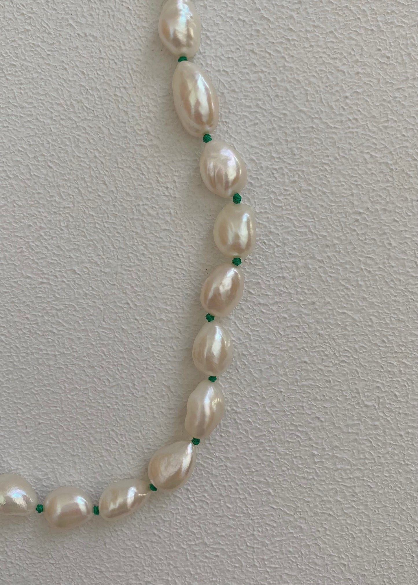 Escape pearl necklace