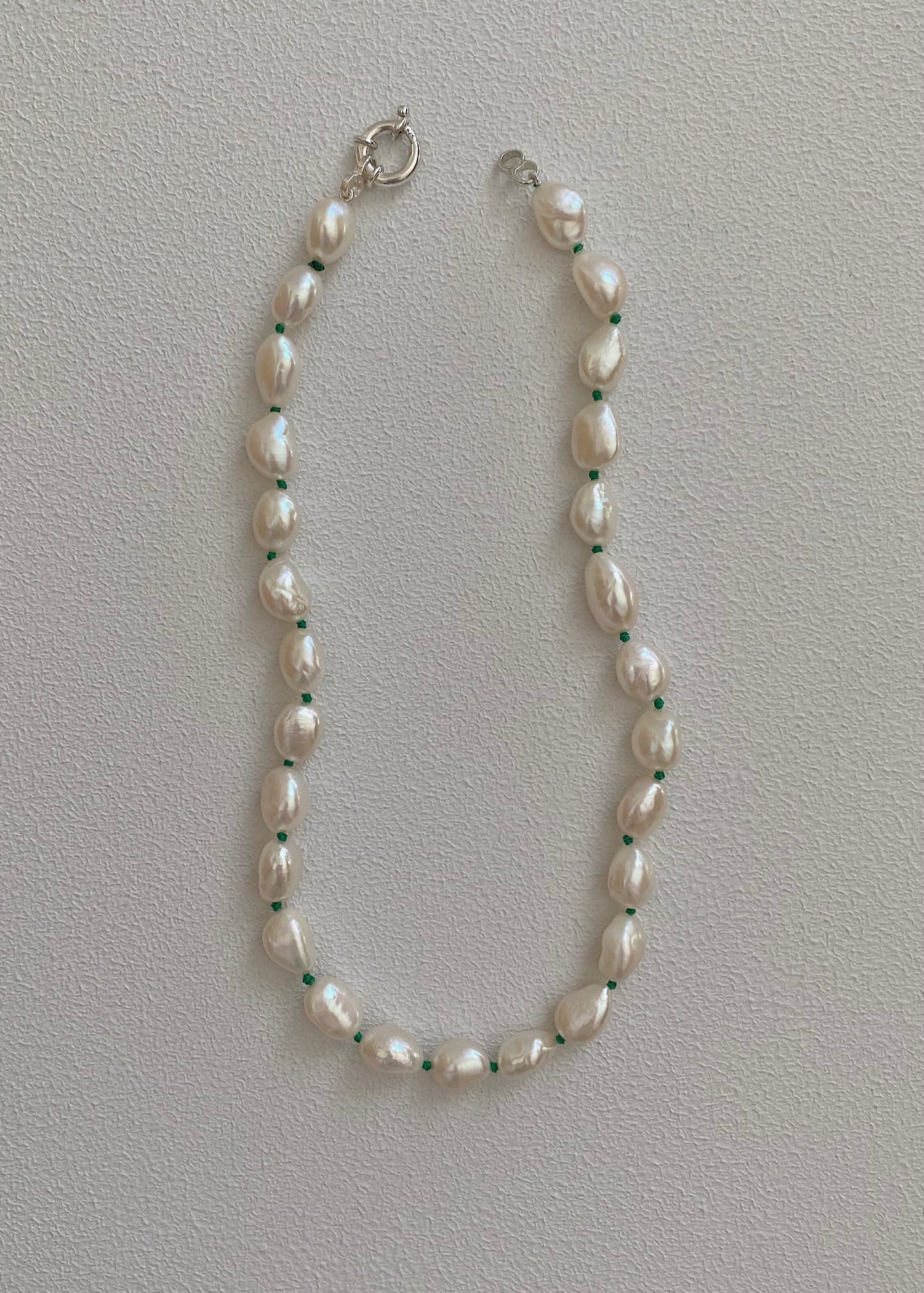 Escape pearl necklace